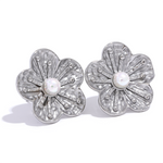 Load image into Gallery viewer, Floral Pearl Stud Earrings