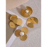 Load image into Gallery viewer, Three-Petal Stud Earrings